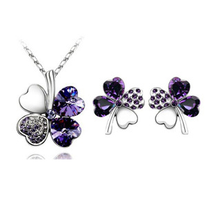 0b1f2adc 5903 4616 aa46 865f16ddd287 - Four-leaf clover crystal necklace earrings