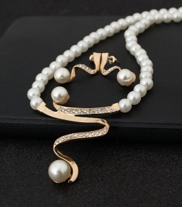 European fashion diamond crystal pearl necklace earrings set bride wedding accessories  CMT058—1