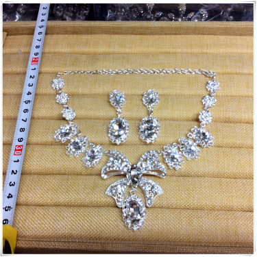 The bride Necklace Set golden diamond wedding accessories jewelry necklace white wedding wedding jewelry show—2