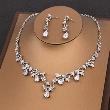 Korean fine and simple Bridal Necklace Set Earrings, two sets of Rhinestone Wedding Dress with jewelry accessories—1