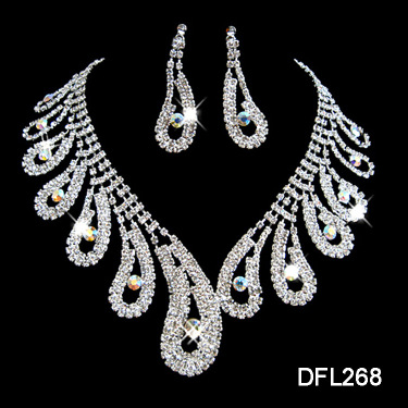 The new all-match bride bride wedding accessories  diamond suit set big chain necklace set—2