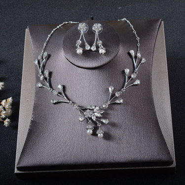 TL232 Korean new bride earrings necklace set pearl drop clavicle crown  chain—3