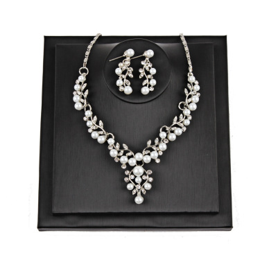 Bridal chains, leaves, pearls, earrings, wedding dresses, two sets of pearls, leaves, chains—3