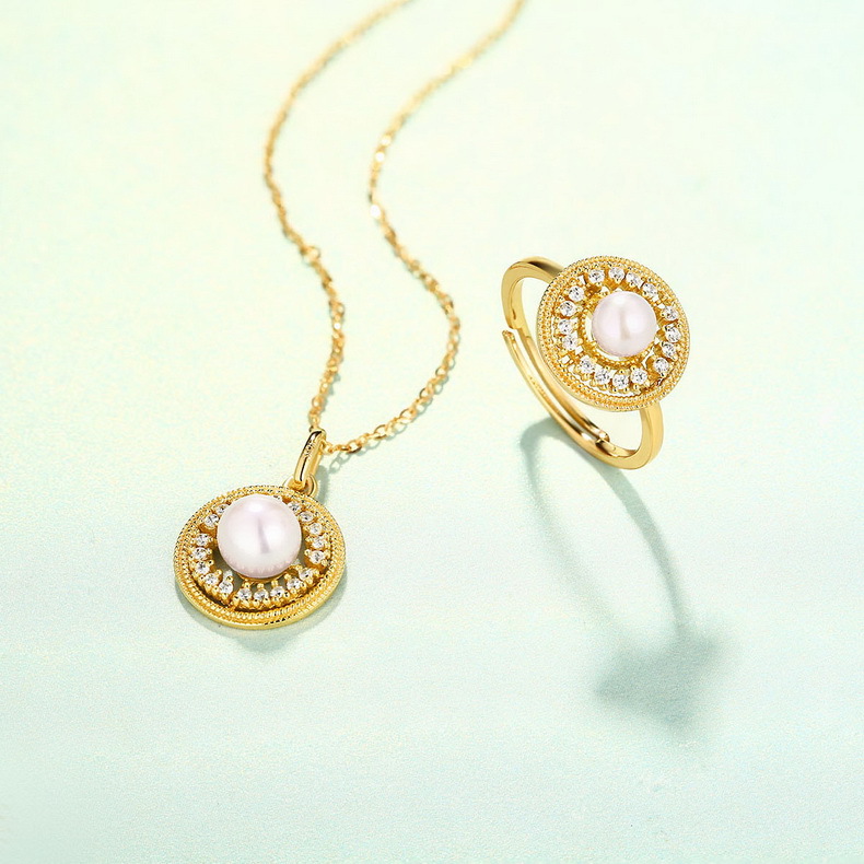 Grazia Jewelry Pearly Button Necklace