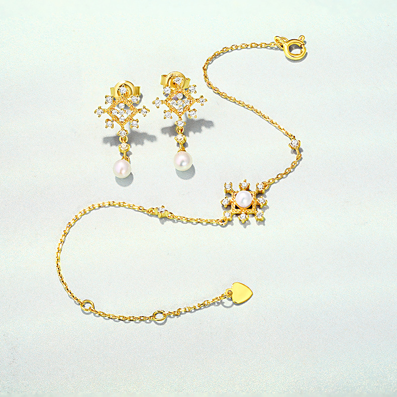Grazia Jewelry Golden Snowflake