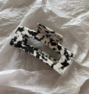 Chaifu Studio F63 INS Cold Wind Retro Temperament Cow Color Black And White Acetate Hairpin Clip