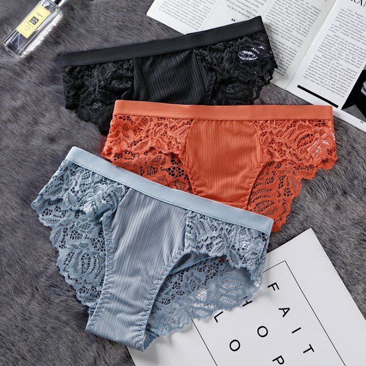<img src="ladies_lace_cotton_underwear.jpg" alt="Image of ladies lace cotton underwear" width="500" height="400">