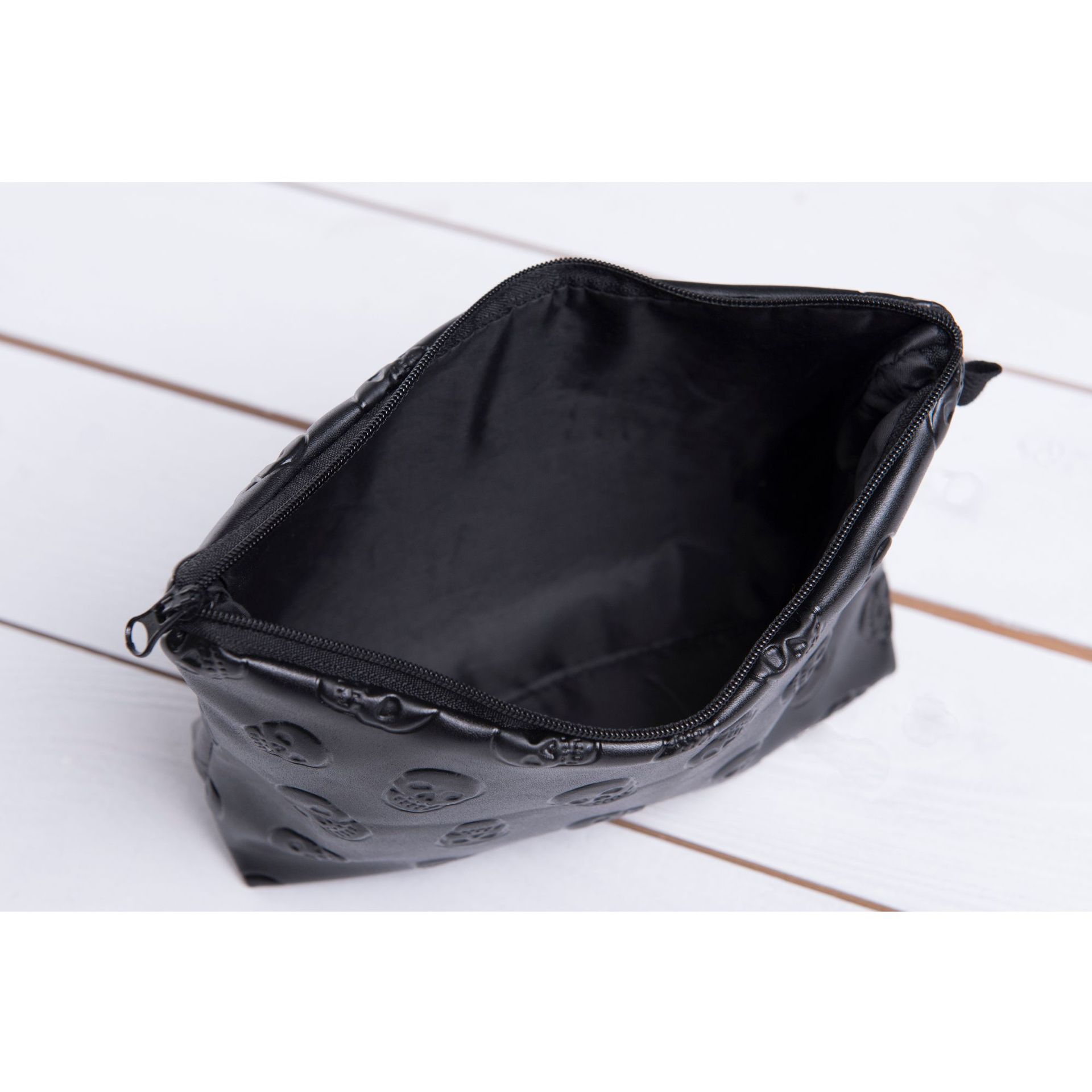 38654 LEATHER SKULL black (1).