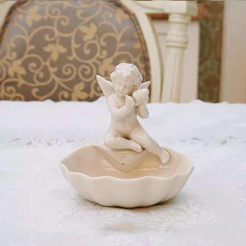 statue ange porte savon en porcelaine