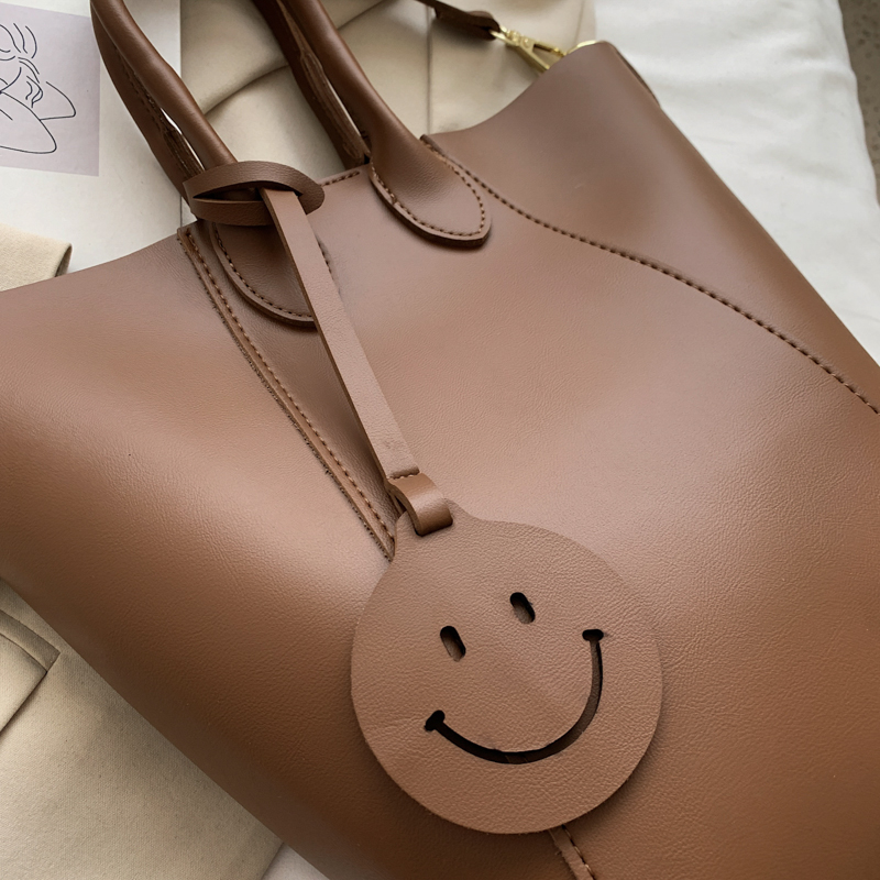 1c5da9e9 7b5d 4b51 a3e9 63298185e363 - Solid Color Tote Bag With Smiley Face Pendant And Mother-In-Law Shoulder Bag