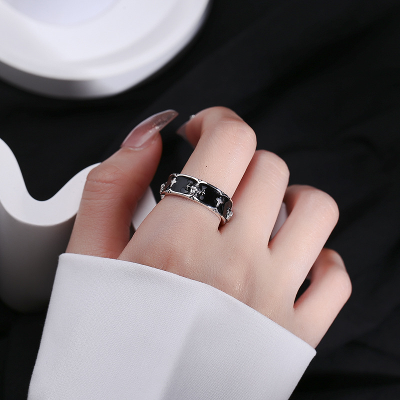 Crown Women's Luxury Black Glue Finger Ring