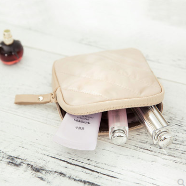 Portable sanitary napkin storage cosmetic bag—2