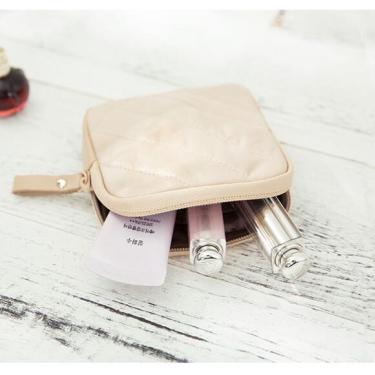 Portable sanitary napkin storage cosmetic bag—4