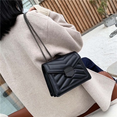 Small chain shoulder bag—5