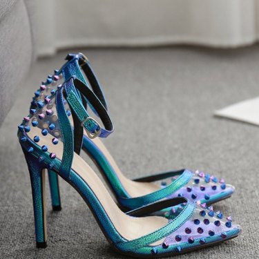 Women's shoes with gradient studs—2