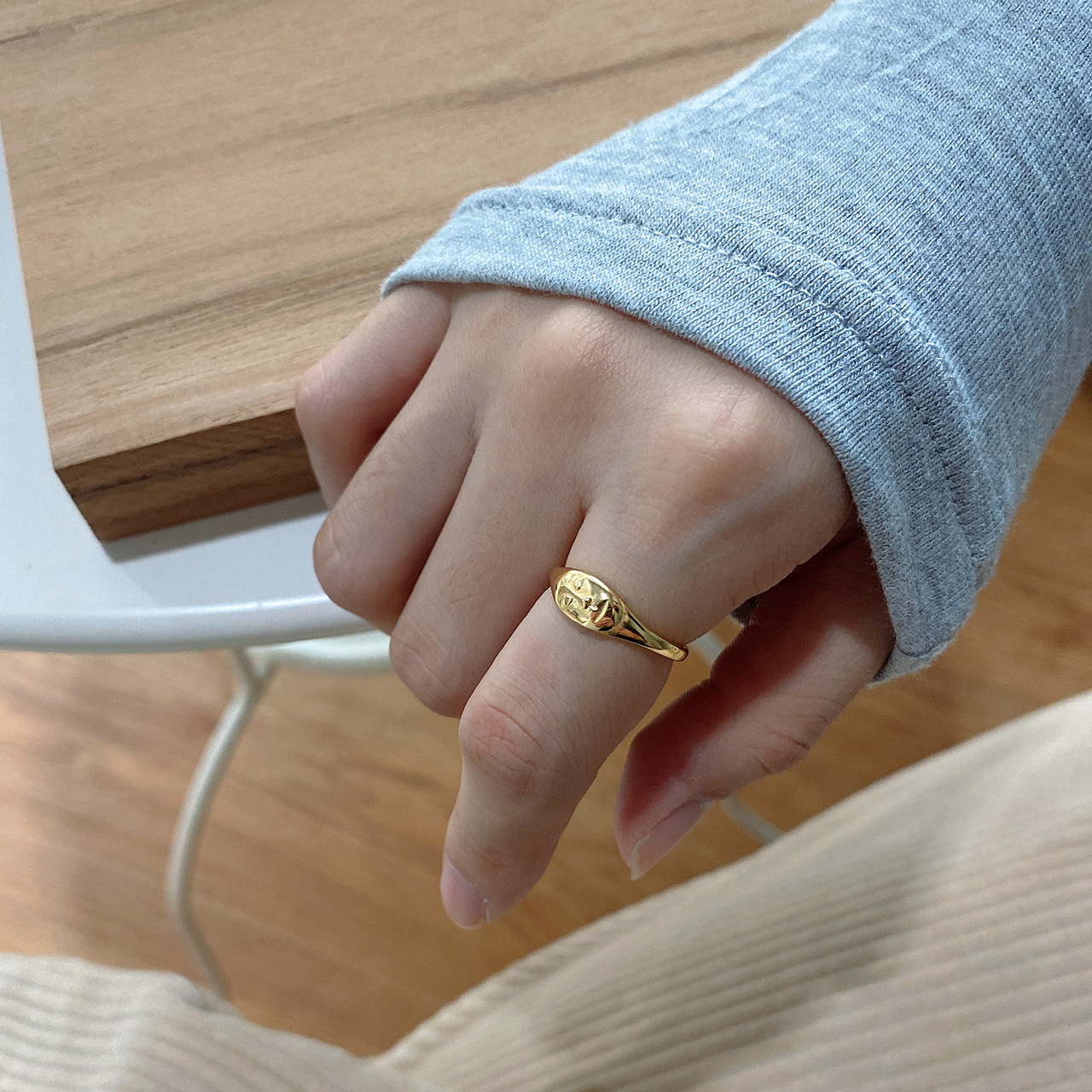 Minimalist retro mask ring female wide face siege ring CJdropshipping