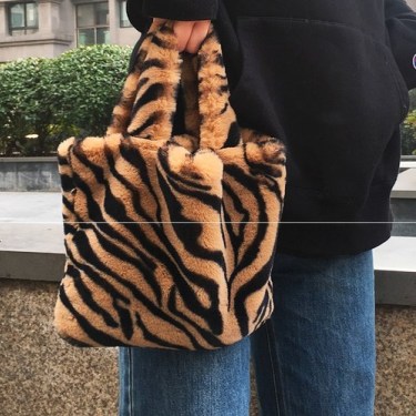 Plush Leopard Print Portable Chain Shoulder Messenger Bag—1