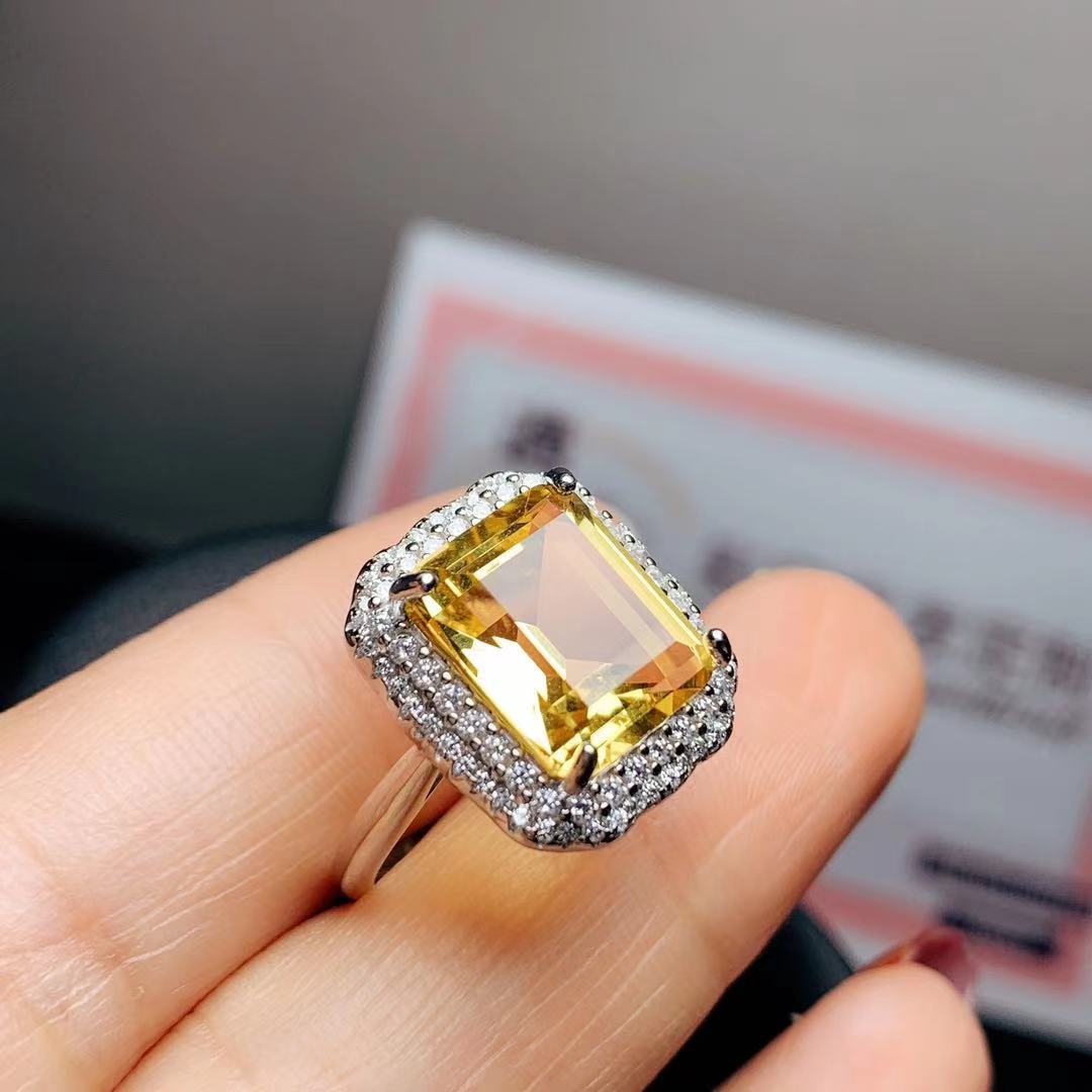 Unique gemstone ring design