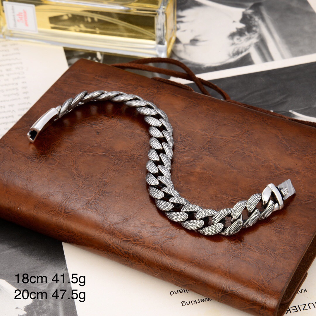 "Silver Cuban Link Chain with Snake Pattern - Ideal Gift for Men"