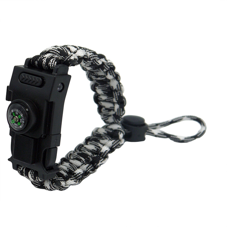 Paracord bracelet for outdoor survival