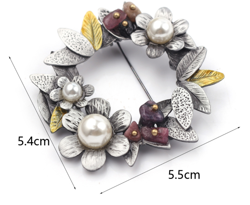 Classic Vintage Pearl Wreath Brooch size information