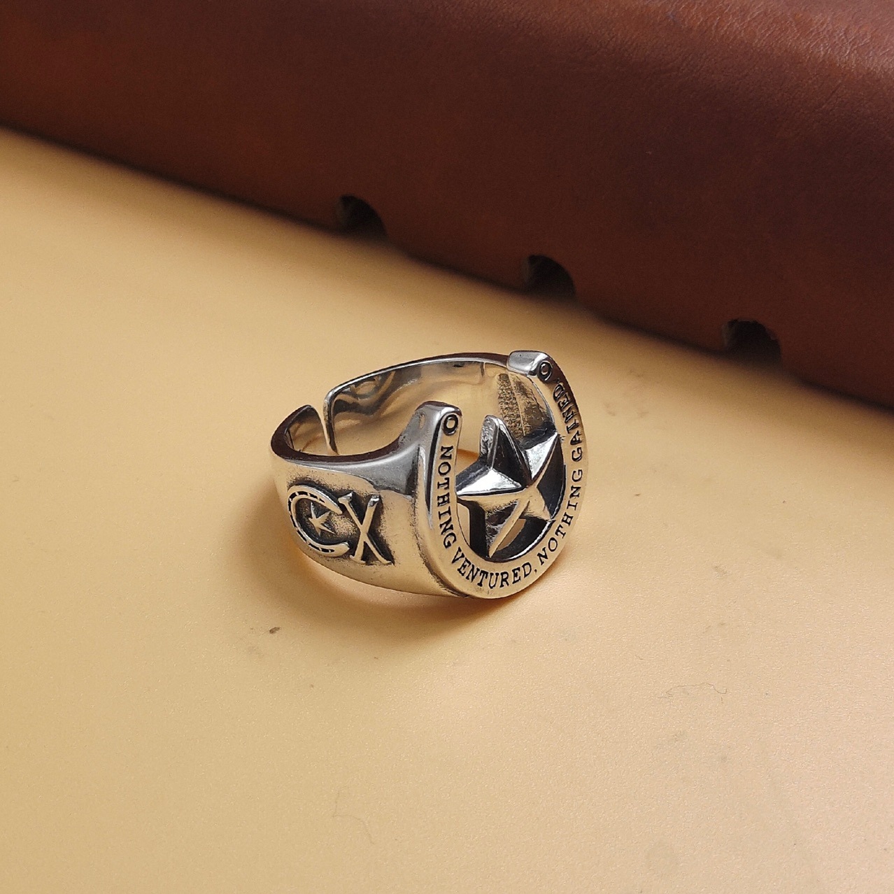 The Elegant Men's Silver Star Ring - Perfect for Any Occasion