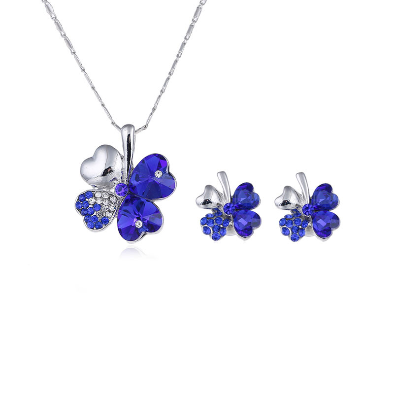 5545e6a7 c782 4901 898c 122ac1f8f04f - Four-leaf clover crystal necklace earrings