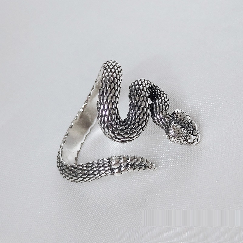 Elegant Vintage Serpent Ring