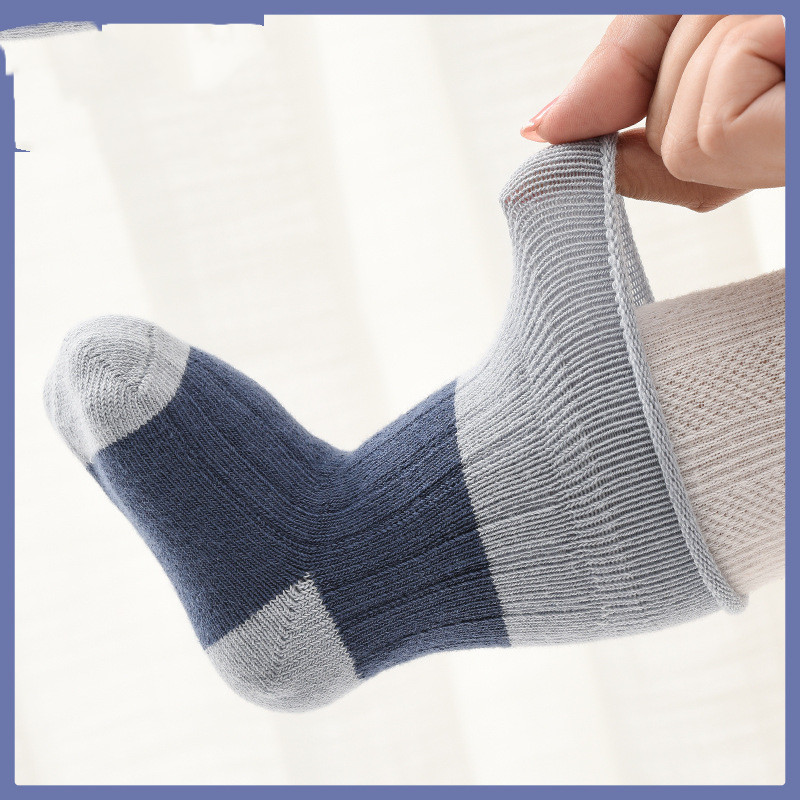 High-quality pure cotton baby socks with a loose fit to ensure unrestricted movement and flexibility