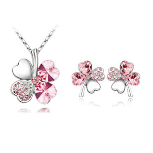6d0445a9 742a 4aff bf3e 659f69583529 - Four-leaf clover crystal necklace earrings