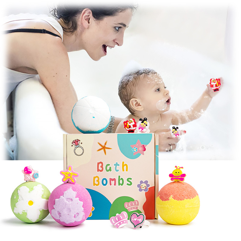 This ring toy helps develop your baby's hand-eye coordination and is easy to grasp.