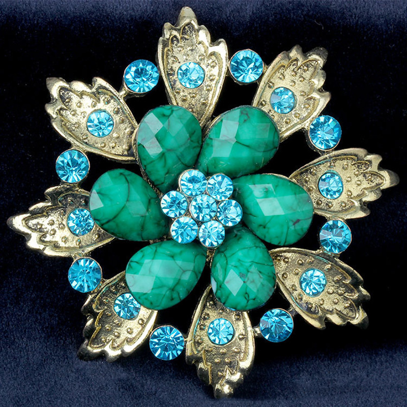 green high-end diamond-studded brooch