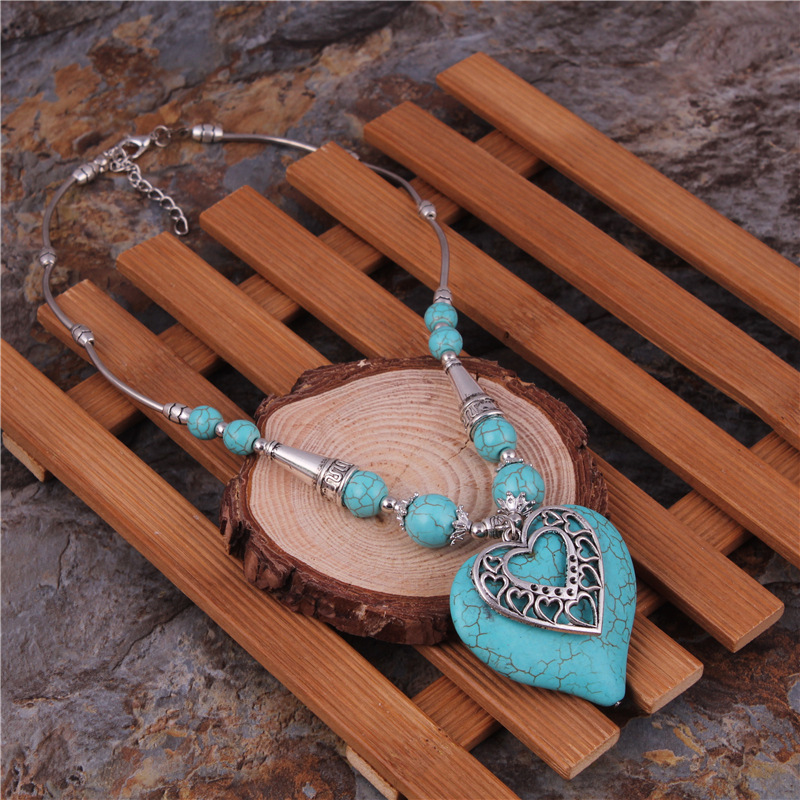 Love Turquoise Short Alloy heart shaped Necklace