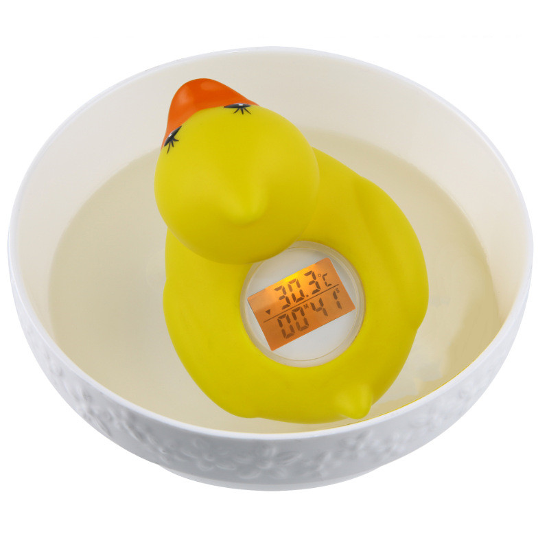 Baby bath thermometer displaying a reassuring green indicator, signaling a safe water temperature for a soothing and secure bathing experience.