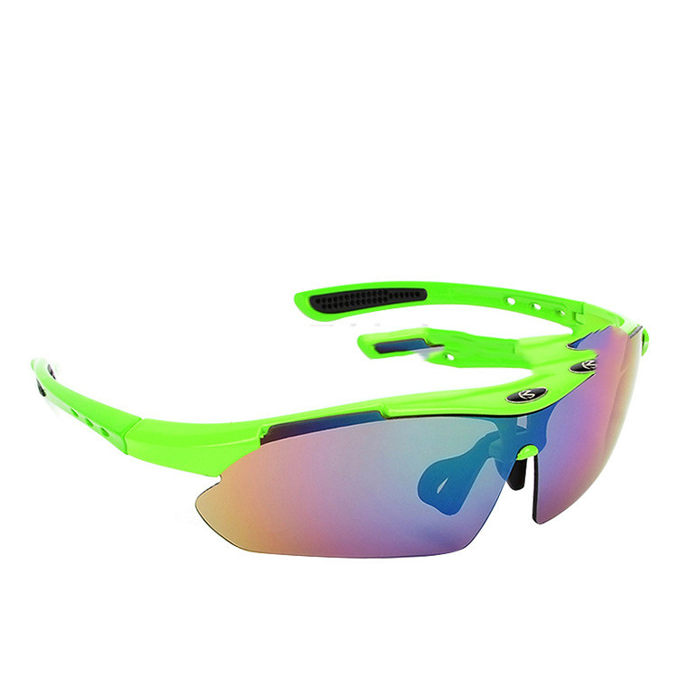 Snow sports goggles