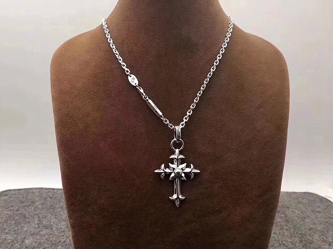 Mens Silver Cross Pendant - Detailed View