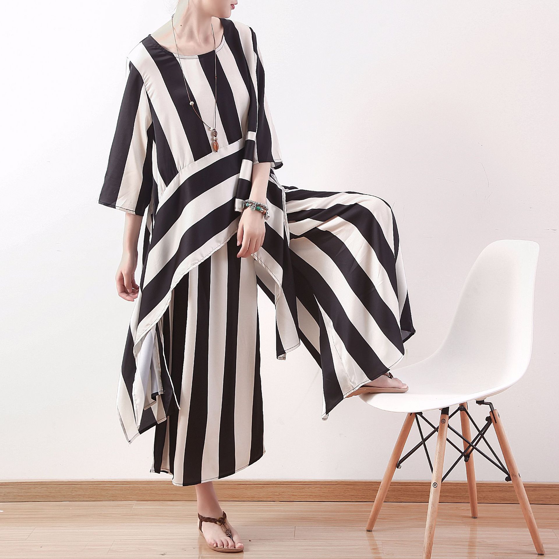Black And White Striped Silk And Satin Printed Thin And Large Two-piece ...