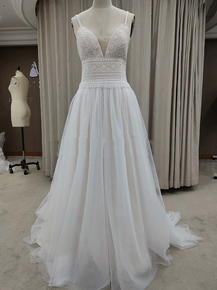 New Wedding Dress Lace Suspender Wedding Dress Dress ChezWe This new wedding dress is the ultimate choice for a bride who wan...