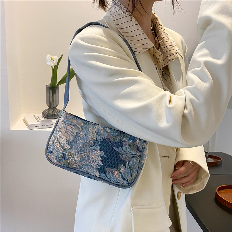 ed20371e e0e4 4a20 a8d0 d61aa07bd043 - Fashionable And Colorful Oil Painting Flower Pattern Material Stitching Shoulder Bag