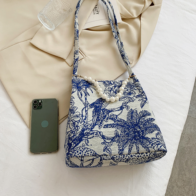 fda207d6 6fd3 4eed adda de982581650c - Fashion Fabric Printed Faux Pearl Shoulder Bag